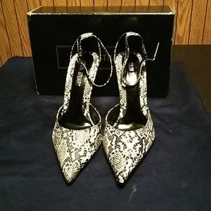 Colin Stuart Shoes - A black & white pair of colin stuart Colin Stuart Shoes - A black & white pair of colin stuart